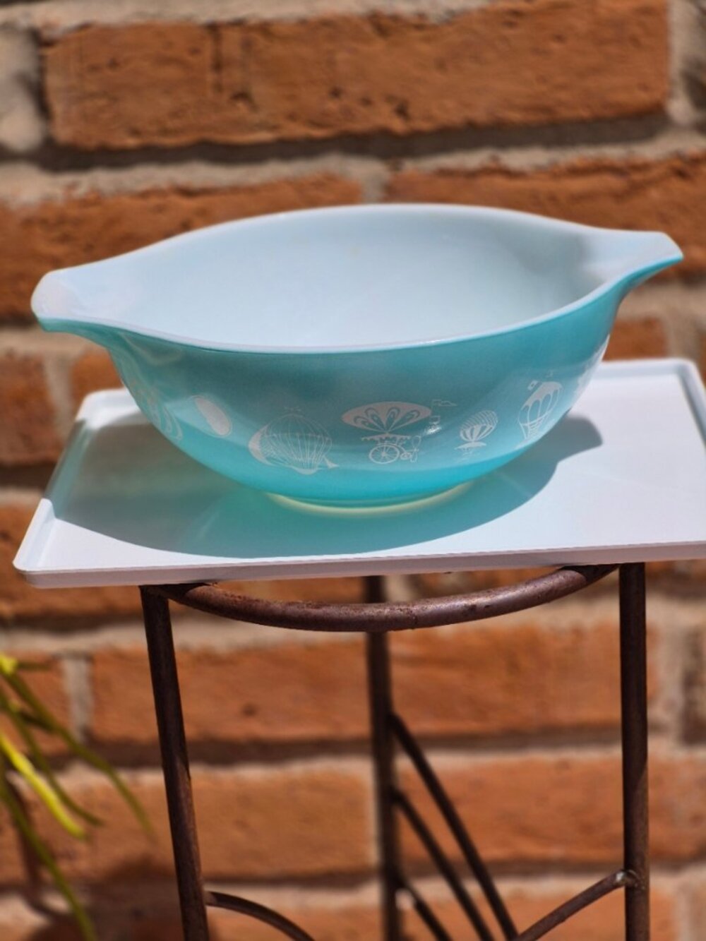 Vintage 444 Pyrex Hot Air Balloon Cinderella Mixing Bowl 4 Quart Turquoise MCM - Picture 8 of 16